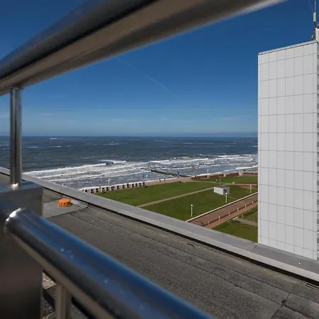 Kaiserhof 93 Penthouse Apartment *